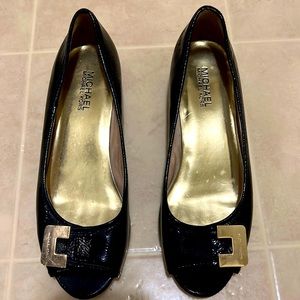 Michael kors pumps
